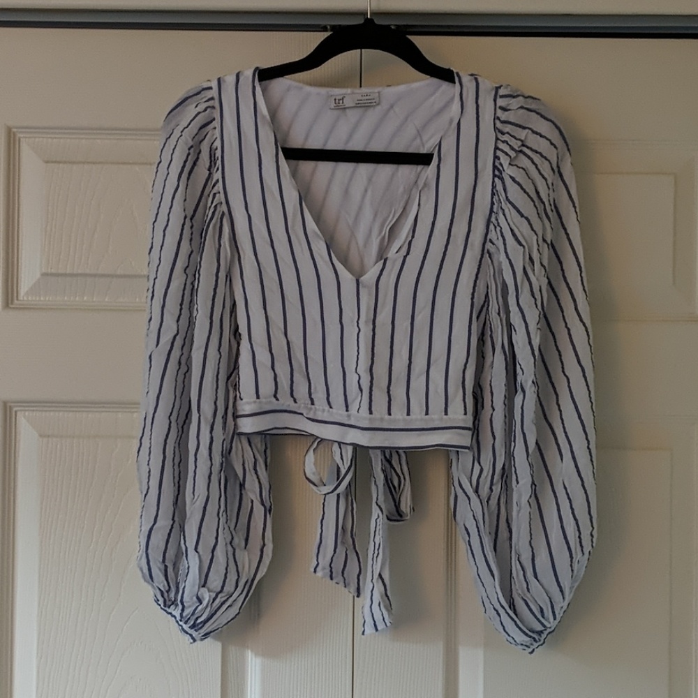 Zara | Crop Top with Flowing Sleeves!